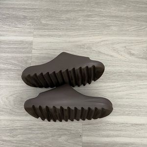 Yeezy Slides 'Soot' 2021